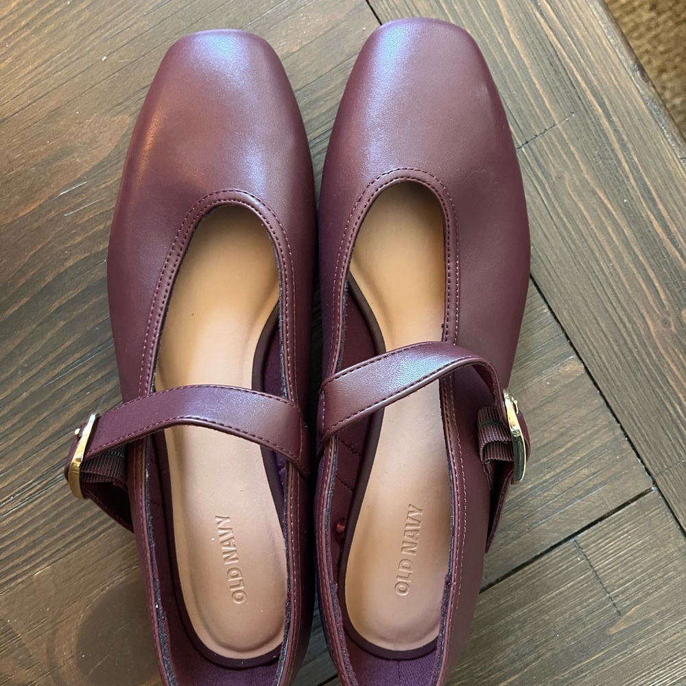 Old Navy Women's Maroon Mary Jane Flats